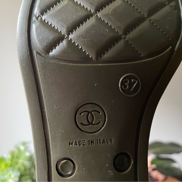 HOST PICK⭐️Authentic Chanel Camellia Flower Rain Boots ❤️ khaki Green 💚 - Picture 13 of 16